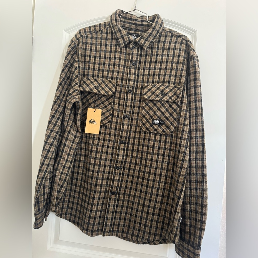 Quiksilver Men's Black and Tan Checkered Shirt size medium- new